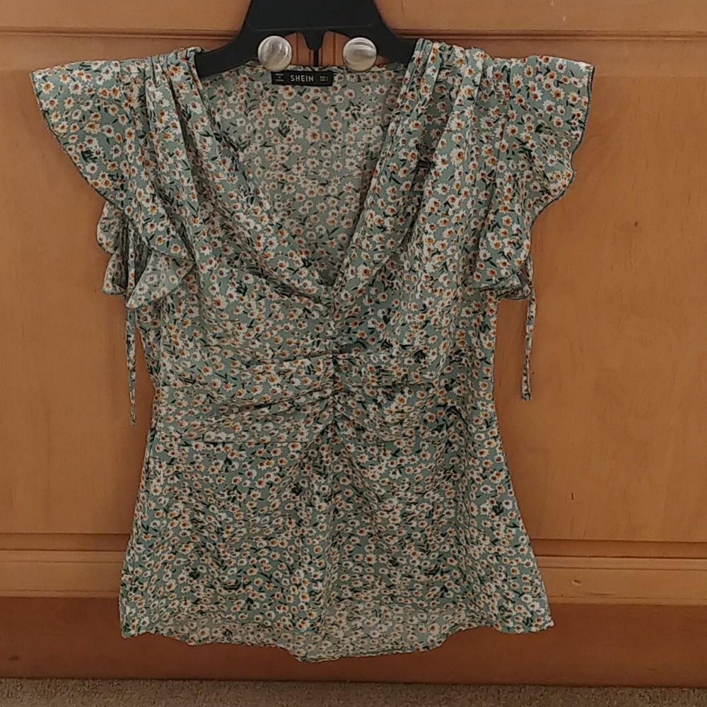 Shein V neck blouse /L